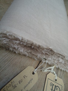 100 percent linens - Natural Colour Linens - Fabric Suppliers UK - Material Stockists - Fabric Shops - Material Shops online - Historically Accurate fabrics - Reenactors Fabrics - Pure Fibres - Natural Fibres - Traditional fabrics - Dressmaking weight Linen