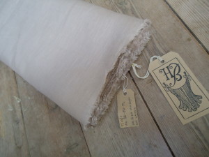 100 percent linens - Natural Colour Linens - Fabric Suppliers UK - Material Stockists - Fabric Shops - Material Shops online - Historically Accurate fabrics - Reenactors Fabrics - Pure Fibres - Natural Fibres - Traditional fabrics - Dressmaking weight Linen