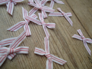 Red and white trimming ribbon bows, 15 in a pack, dressmaking supplies and online haberdashery, pretty ribbon bows for sale, trimmings and accesories for sewing online shop at HandBound Costume Supplies
