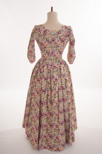 polonaise dresses of the 18th c, Gallery of English Costume, 1770s - 80s style of dresses, Janet Arnold costumes, replica historical costumes by HandBound, polonaise dresses from the 18thc, where can I get a period dress made up, replica costume maker , corsetier specialising in 18thc stays, HandBound Historical Costumes