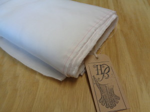 100% linen fabrics, online farbics for sale, historical fabric shop, fabrics and supplies for reenactment clothing, historical costume supplies, living history fabrics, historical linen cloths, plain pure linen priced by the mtr