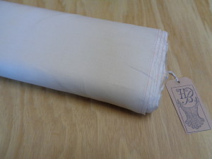 100% linen fabrics, online farbics for sale, historical fabric shop, fabrics and supplies for reenactment clothing, historical costume supplies, living history fabrics, historical linen cloths, plain pure linen priced by the mtr