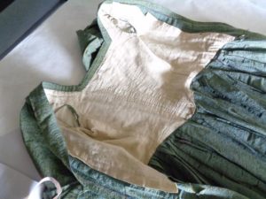sewn down pleat gown research, 1740s fashion research, reenactment research for mid 18th c womens costume,