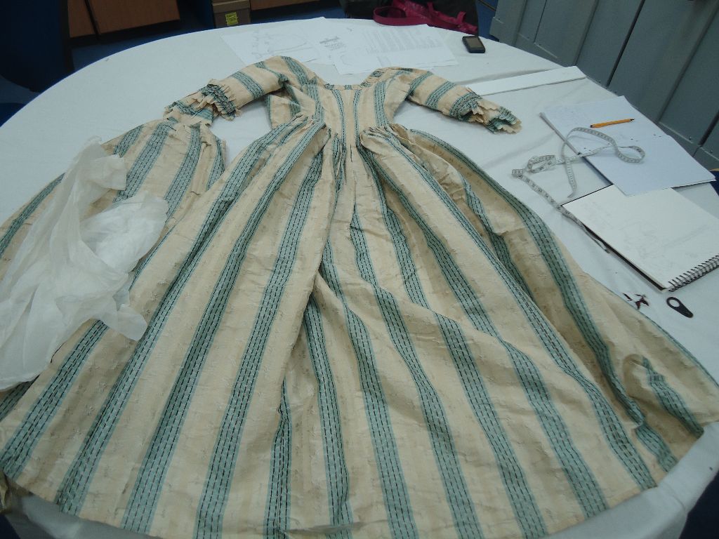 1770s original gown, polonaise style dresses, 18th century
